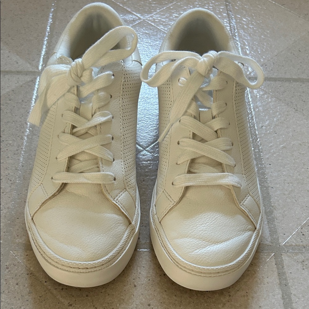 a new day Women's Cream Sneakers